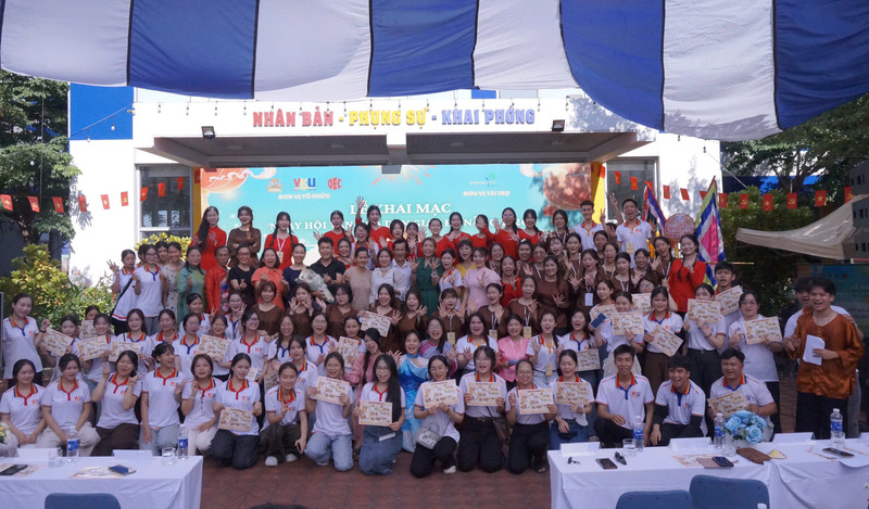 Ngày hội lan tỏa nét đẹp văn hóa và di sản làng nghề truyền thống đến với các bạn trẻ. Ảnh: Bình An