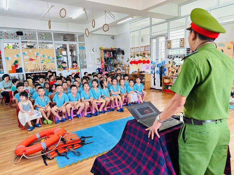 Công tác tuyên truyền, trang bị kỹ năng phòng, chống đuối nước cho trẻ em đang được đẩy mạnh tại các trường học và khu dân cư ở Đà Nẵng. Ảnh: Công an Đà Nẵng