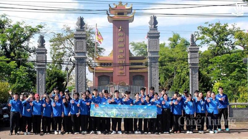 Hưởng ứng Chiến dịch Thanh niên tình nguyện hè và phong trào “Ngày Chủ nhật xanh” do Ban Thường vụ Tỉnh đoàn Hà Tĩnh phát động và chỉ đạo, sáng 24/5, tuổi trẻ toàn tỉnh đã đồng loạt ra quân hưởng ứng Ngày Chủ nhật xanh toàn quốc lần thứ II với nhiều hoạt động thiết thực, lan tỏa tinh thần trách nhiệm vì môi trường.