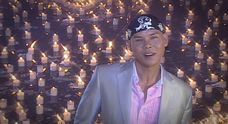 Ca sĩ Phan Đinh Tùng trong MV Khúc hát mừng sinh nhật. Ảnh: YouTube Phan Đinh Tùng.