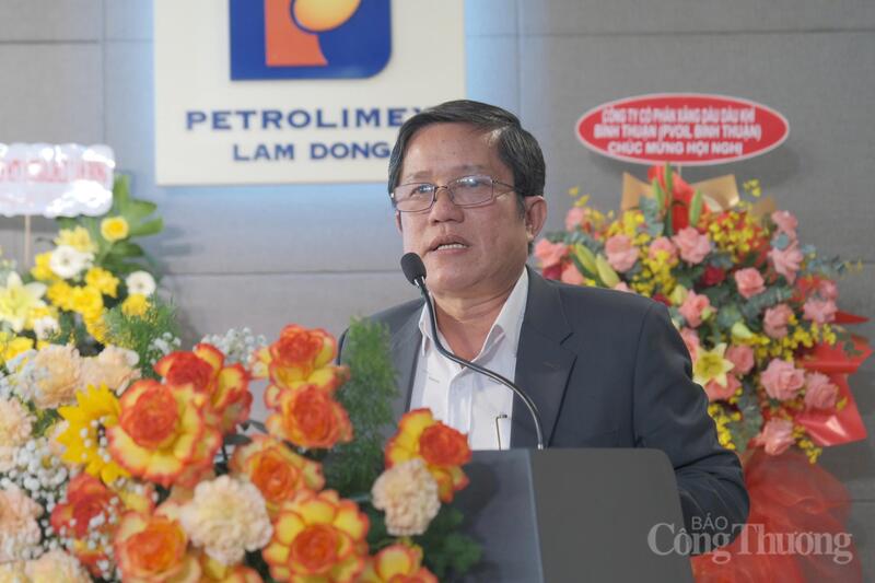 Ông Nguyễn Văn Khánh, Phó Giám đốc Sở Công Thương tỉnh Lâm Đồng phát biểu khai mạc hội nghị. Ảnh: Lê Sơn