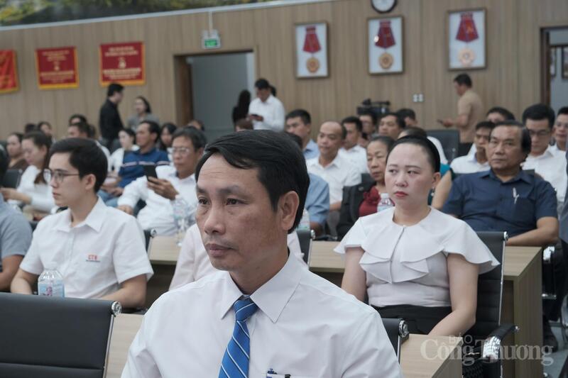 Ông Huỳnh Ngọc Hùng, Phó Giám đốc Công ty TNHH MTV Petrolimex Lâm Đồng tại hội nghị. Ảnh: Lê Sơn