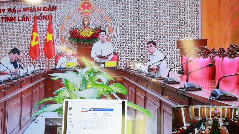 Lãnh đạo các tỉnh phát biểu ý kiến tại các điểm cầu trực tuyến. Ảnh: Bộ Xây dựng