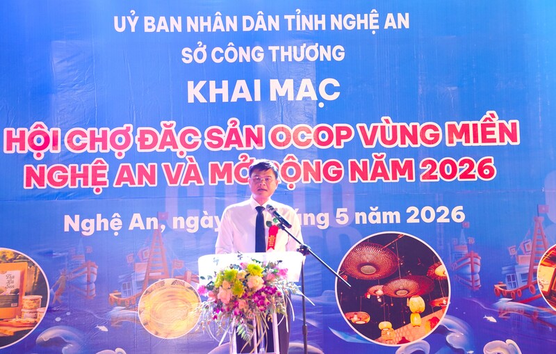 Ông Võ Quang Tuấn, Phó Giám đốc Sở Công Thương tỉnh Nghệ An phát biểu khai mạc hội chợ.