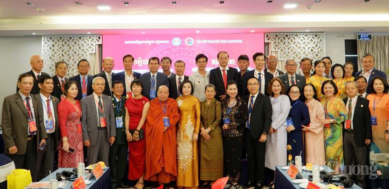 Phó Chủ tịch Quốc hội Nguyễn Thị Thanh cùng các đại biểu tham dự hội nghị.
