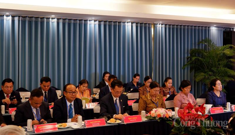 Đại biểu tham dự sự kiện.