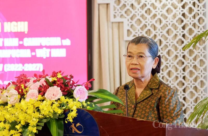 Phó Chủ tịch Đảng Nhân dân Campuchia, Chủ tịch Mặt trận đoàn kết xây dựng Đất nước Campuchia, Chủ tịch Hội hữu nghị Campuchia - Việt Nam Men Sam An phát biểu.