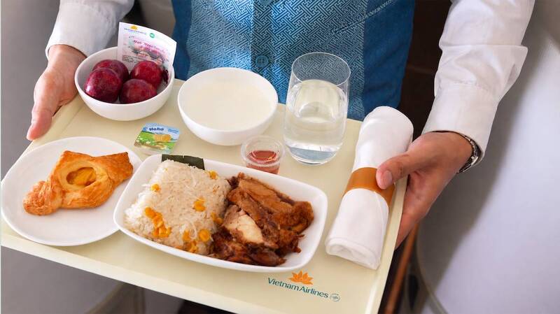 Vietnam Airlines đưa hương vị mùa hè Việt Nam lên bầu trời thế giới - 3