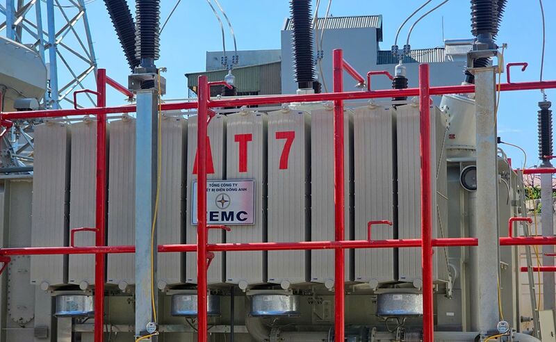 Máy biến áp AT7 tại trạm biến áp 220kV Hà Đông đã được đóng điện thành công. Ảnh: Lê Linh