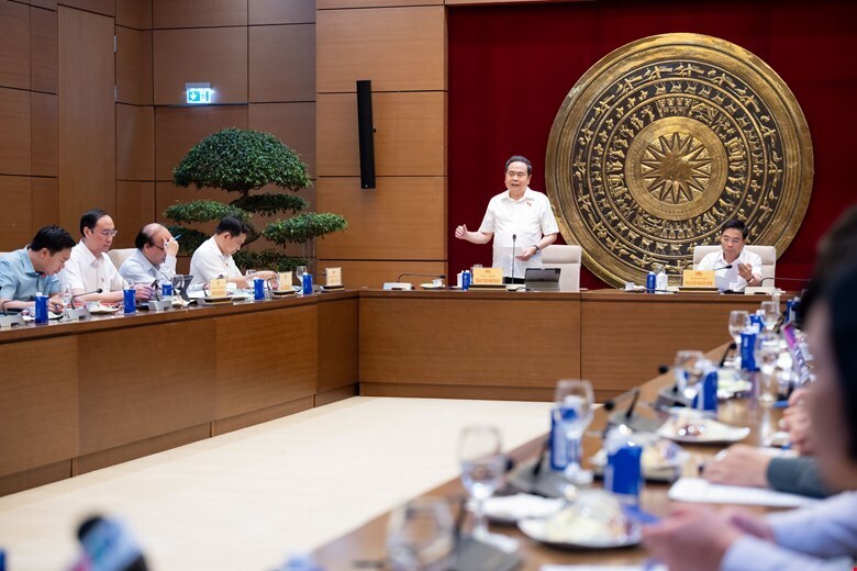 Chủ tịch Quốc hội Trần Thanh Mẫn chủ trì cuộc làm việc với Thường trực Ủy ban Dân nguyện và Giám sát về các nhiệm vụ trọng tâm năm 2026 và cả nhiệm kỳ 2026-2031. Ảnh: Quochoi.vn