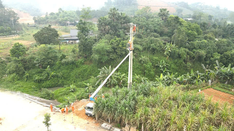 Ngành điện đang triển khai nhiều giải pháp để đảm bảo vận hành an toàn, tiết kiệm điện mùa nắng nóng.
