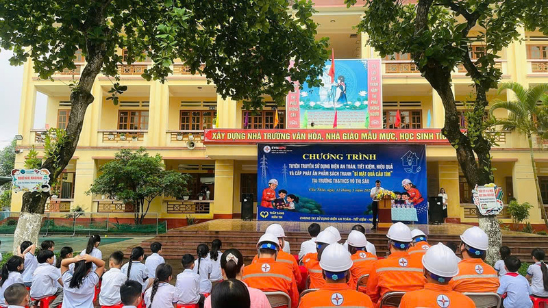 Công ty Điện lực Lào Cai tổ chức tuyên truyền sử dụng điện an toàn, tiết kiệm cho học sinh trên địa bàn.