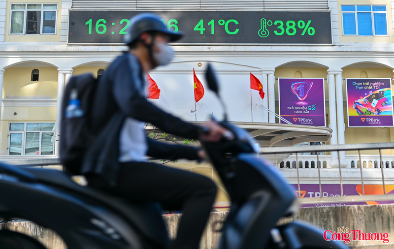 Według reportera gazety Industry and Trade Newspaper, 25 maja o godzinie 16:00 temperatura w Hanoi osiągnęła 41 stopni Celsjusza.