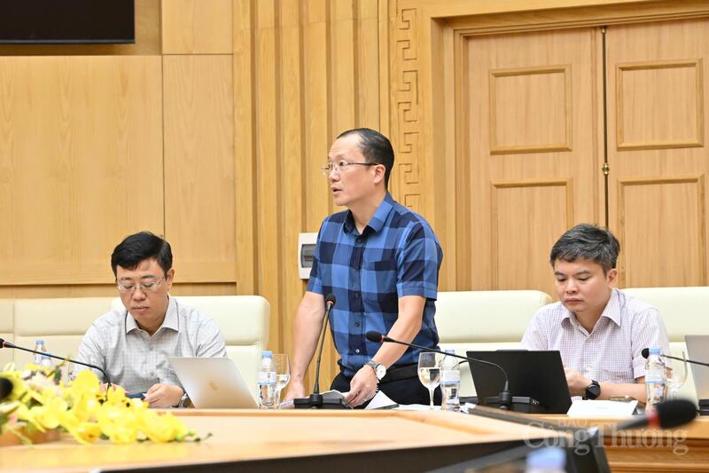 Ông Nguyễn Đức Ninh – Tổng giám đốc NSMO báo cáo các giải pháp vận hành hệ thống điện trong thời gian qua. Ảnh: Cấn Dũng