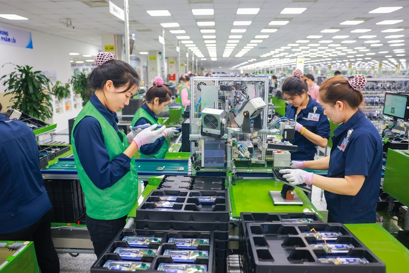 Điện thoại và linh kiện là mặt hàng xuất khẩu chính của Việt Nam sang Anh. Ảnh minh hoạ: VGP