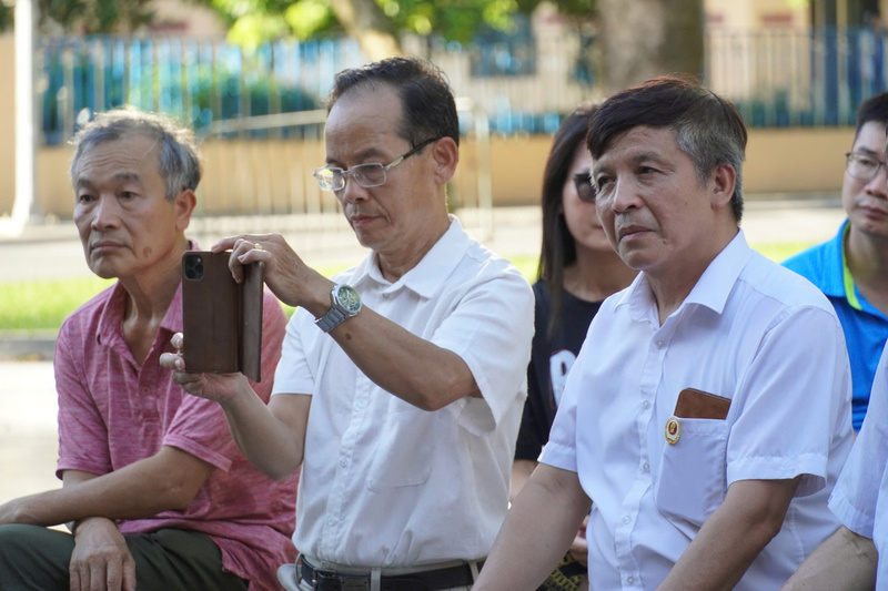 Khán giả chăm chú theo dõi chương trình nghệ thuật tại Nhà Bát Giác bên Hồ Gươm, nơi những giai điệu Jazz kết nối công chúng với không gian văn hóa Hà Nội. Ảnh: HN