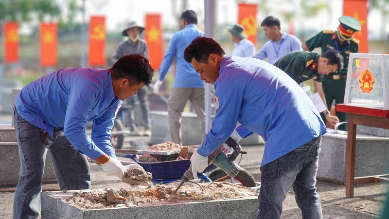 Bộ Chỉ huy Quân sự tỉnh Quảng Ngãi đã xây dựng kế hoạch cụ thể, thành lập 5 tổ công tác gồm cán bộ lực lượng vũ trang và các bác sĩ của Sở Y tế để thực hiện lấy mẫu sinh phẩm trên toàn tỉnh. Ảnh: Bình Nguyên