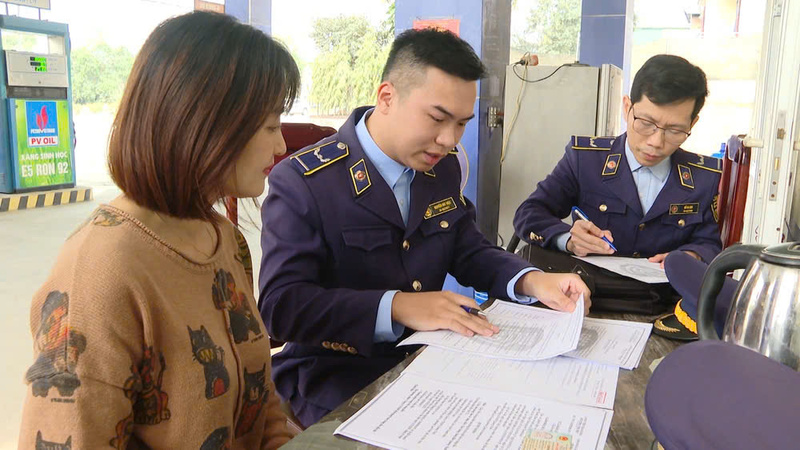 Ngoài việc đấu tranh, phát hiện, xử lý nghiêm các hành vi vi phạm sở hữu trí tuệ, thời gian tới, tỉnh Thanh Hóa sẽ đẩy mạnh công tác tuyên truyền. Ảnh: Quản lý thị trường Thanh Hóa