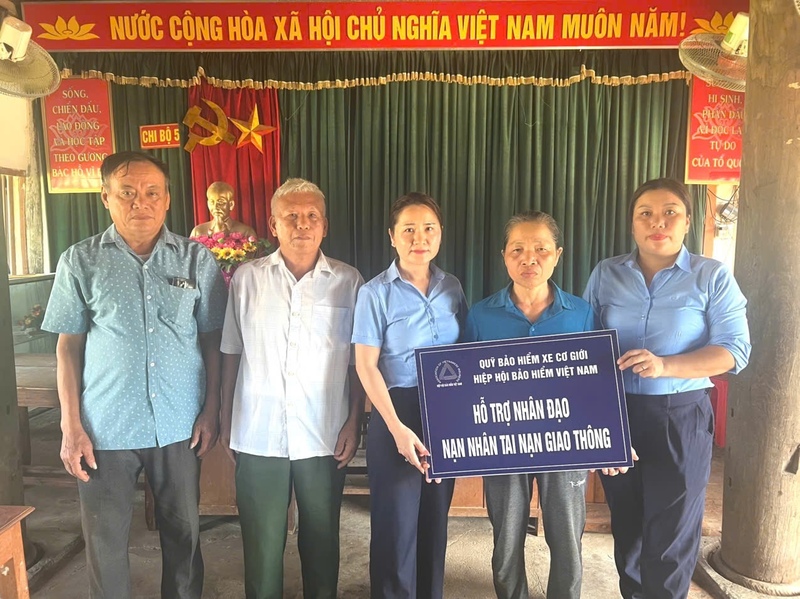 Quỹ Bảo hiểm xe cơ giới hỗ trợ cho gia đình nạn nhân tai nạn giao thông ở Nghệ An.