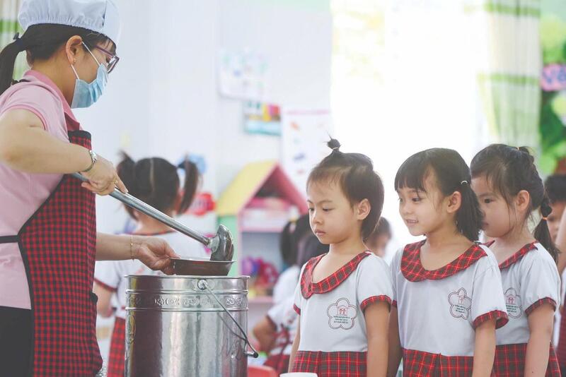 Hình ảnh trong Mô hình điểm Bữa ăn học đường do TH đồng hành triển khai.