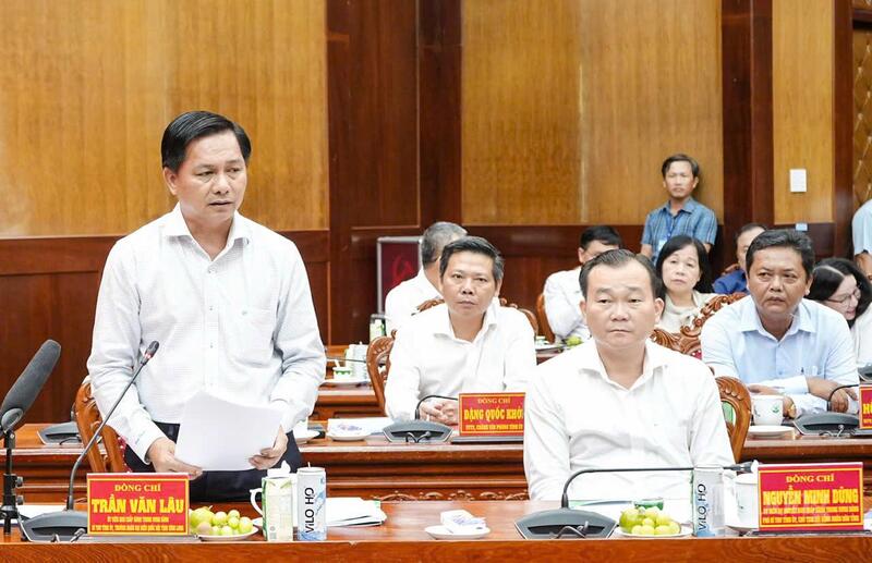 Ông Trần Văn Lâu, Bí thư Tỉnh ủy Vĩnh Long phát biểu tiếp thu ý kiến tại buổi làm việc.