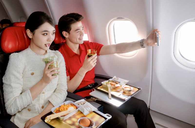 Vietjet mở bán vé Deluxe từ 7,32 triệu đồng một chiều, bao gồm 40kg hành lý ký gửi, 10kg hành lý xách tay và suất ăn nóng trên máy bay.