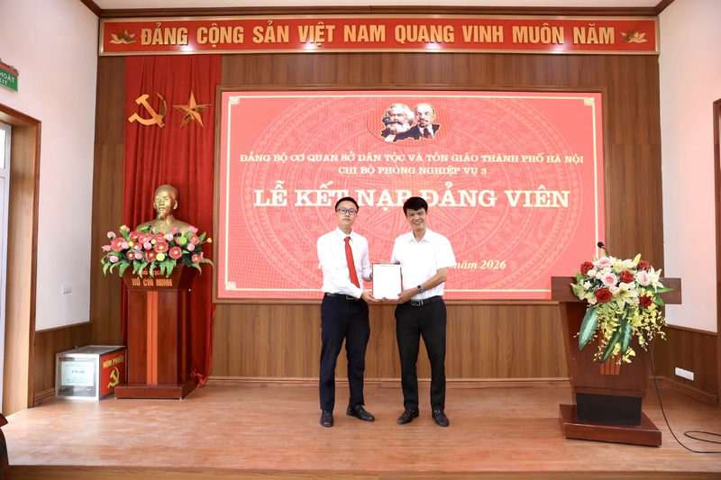 Đảng ủy Sở tổ chức lễ kết nạp đảng viên mới và triển khai nội dung giao ban cơ quan tháng 5.