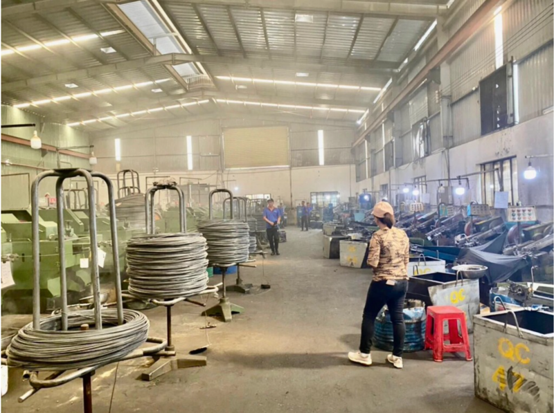 Ô nhiễm khí thải nhiễm dầu tại xưởng sản xuất cơ khí ảnh hưởng trực tiếp môi trường lao động. Ảnh: ST