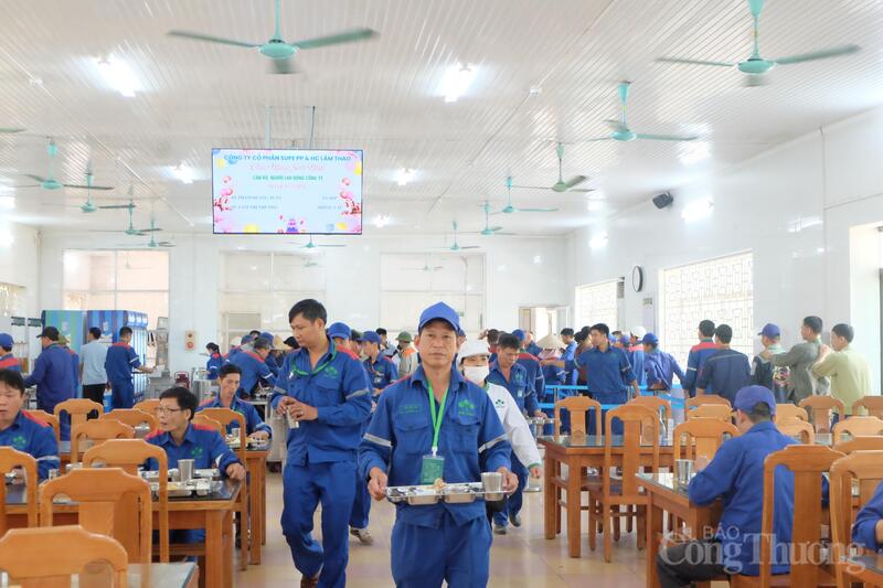Bảo đảm an toàn thực phẩm tại các bếp ăn tập thể trong doanh nghiệp không chỉ góp phần bảo vệ sức khỏe người lao động mà còn giúp duy trì hoạt động sản xuất ổn định, nâng cao năng suất và hiệu quả lao động.
