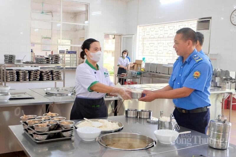 Công ty Cổ phần Supe Phốt phát và Hóa chất Lâm Thao luôn chú trọng chăm lo sức khỏe người lao động.