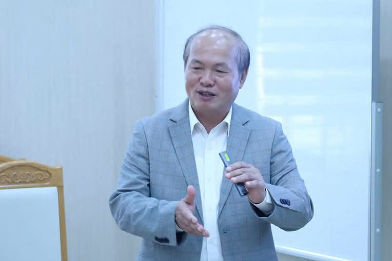 Ông Nguyễn Công Thông, Hiệu trưởng Trường Cao đẳng Công nghệ Việt - Hàn Bắc Giang. Ảnh: CĐCNVHBG