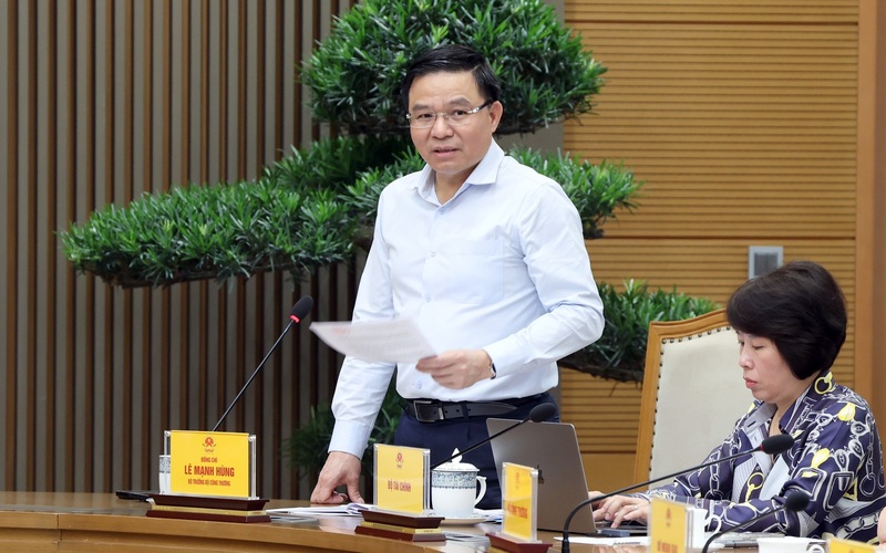 Bộ trưởng Bộ Công Thương Lê Mạnh Hùng báo cáo tại cuộc họp - Ảnh: VGP/Phương Nguyên
