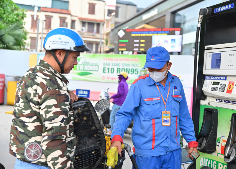 Xăng E10 đã được đưa ra thị trường từ ngày 1/8/2025 và chưa ghi nhận phản hồi tiêu cực. Ảnh: Nam Nguyễn