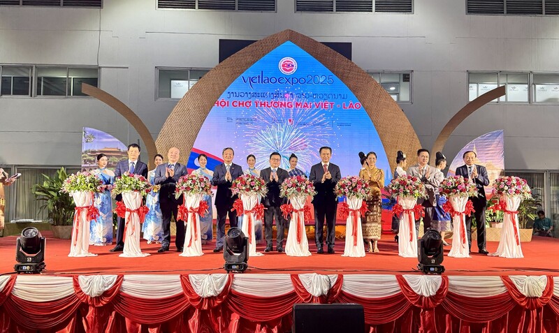 Lễ khai mạc Hội chợ thương mại Việt – Lào 2025. Ảnh: Vietrade