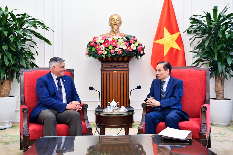 Bộ trưởng Lê Hoài Trung và Hạ nghị sĩ Michael Baumgartner. Ảnh: Bộ Ngoại giao