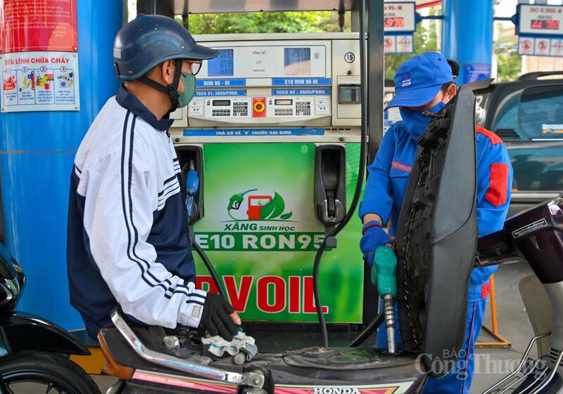Xăng E10 đã được đưa vào sử dụng từ 1/8/2025 và không ghi nhận phản hồi tiêu cực từ người tiêu dùng. Ảnh: Nam Nguyễn