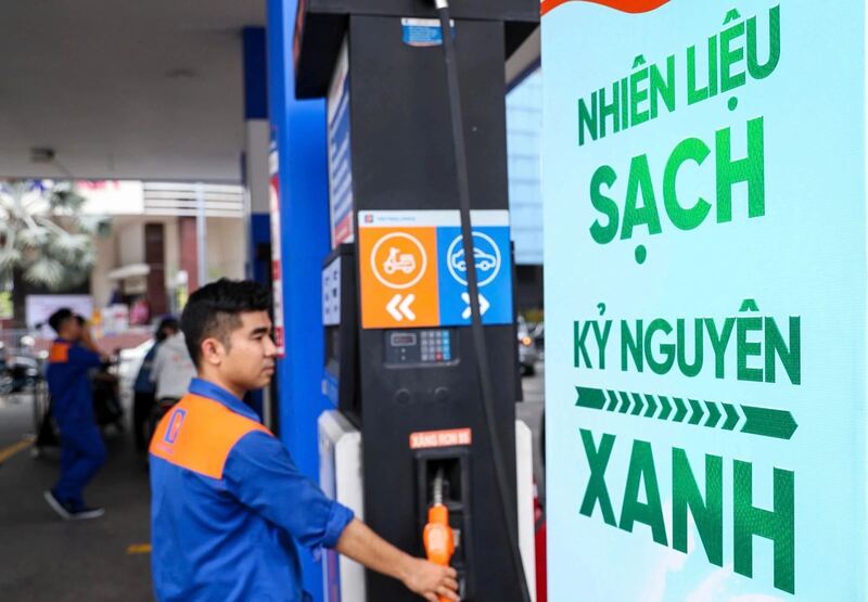 Xăng E10 đạt chuẩn không ảnh hưởng tới động cơ ô tô. Ảnh minh họa