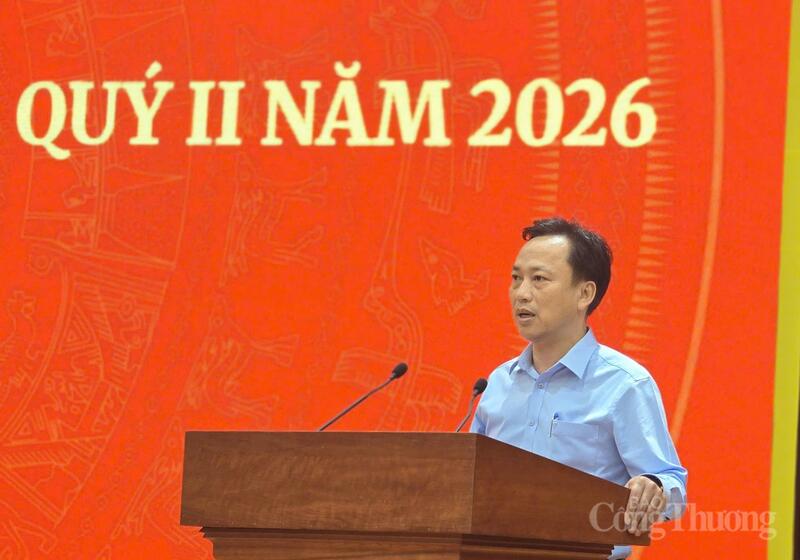Đồng chí Lại Xuân Lâm - Phó Bí thư Đảng ủy Chính phủ phát biểu tại hội nghị