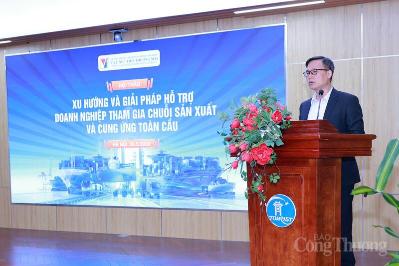 TS. Nguyễn Cao Đức, Phó Viện trưởng Viện Nghiên cứu Châu Âu và Châu Mỹ, chia sẻ về xu hướng tái cấu trúc chuỗi cung ứng toàn cầu. Ảnh: Quỳnh Trang