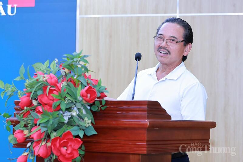 TS. Bùi Hồng Sơn, chuyên gia kinh tế Viện Chiến lược kinh tế quốc tế, phân tích giải pháp tiếp cận tài chính và công nghệ cho doanh nghiệp tham gia hiệu quả chuỗi cung ứng toàn cầu. Ảnh: Quỳnh Trang
