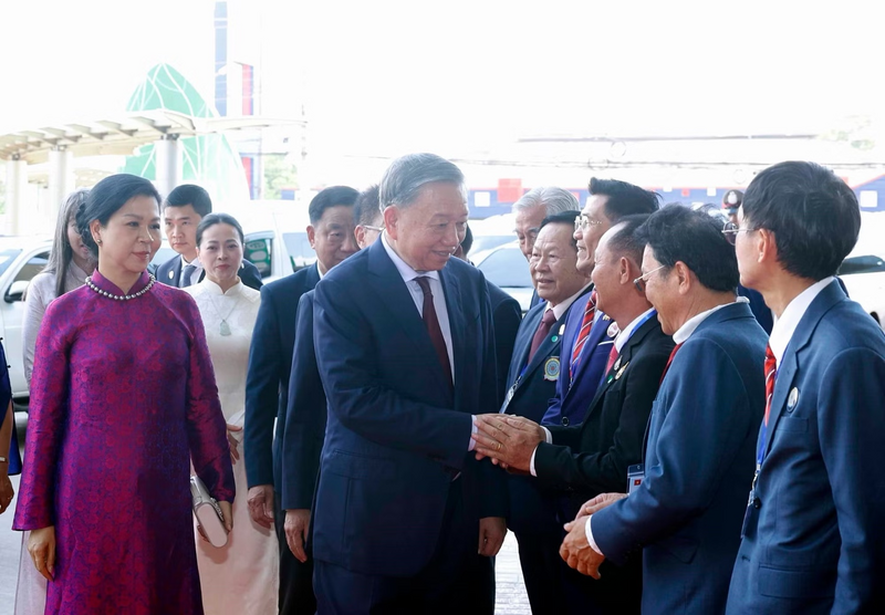 Tổng Bí thư, Chủ tịch nước Tô Lâm và Phu nhân gặp gỡ cộng đồng người Việt Nam tại Thái Lan. Ảnh: Thống Nhất/TTXVN