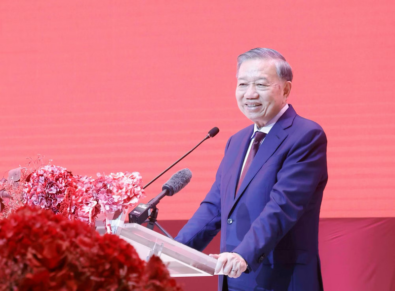 Tổng Bí thư, Chủ tịch nước Tô Lâm nói chuyện thân mật với cộng đồng người Việt Namtại Thái Lan. Ảnh: Thống Nhất/TTXVN