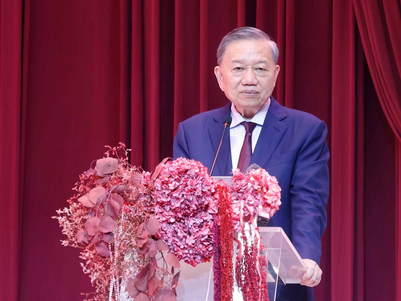 Tổng Bí thư, Chủ tịch nước Tô Lâm nói chuyện thân mật với cộng đồng người Việt Nam tại Thái Lan. Ảnh: Thống Nhất/TTXVN