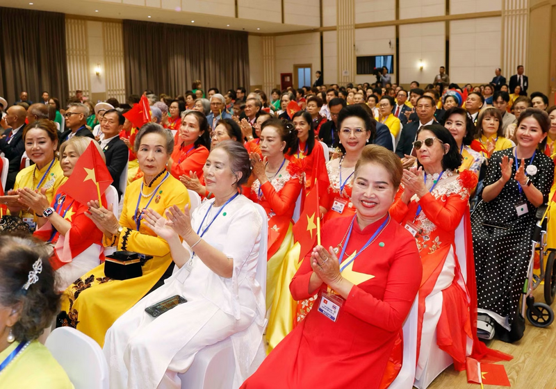 Đại diện cộng đồng người Việt Nam tại Thái Lan tham dự cuộc gặp gỡ Tổng Bí thư, Chủ tịch nước Tô Lâm và Phu nhân. Ảnh: Thống Nhất/TTXVN