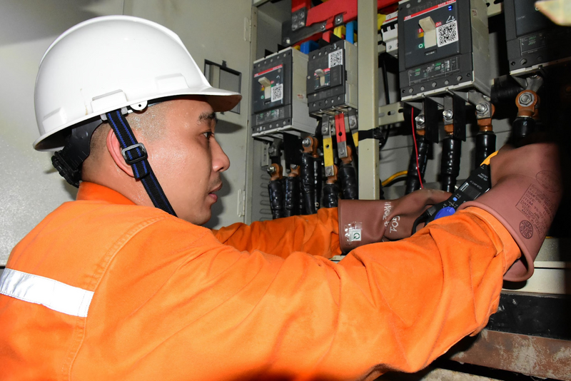 Liên tục kiểm tra dòng điện sẵn sàng cho việc san tải.