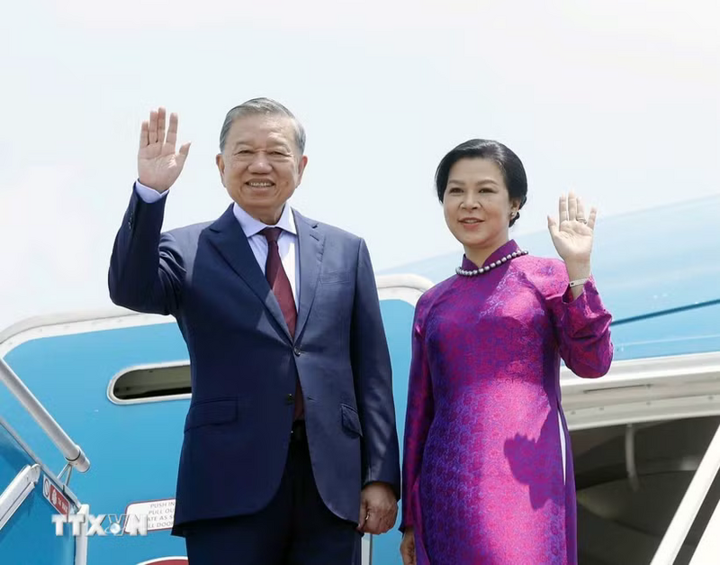 Tổng Bí thư, Chủ tịch nước Tô Lâm và Phu nhân rời Hà Nội, lên đường thăm chính thức Thái Lan. (Ảnh: Thống Nhất/TTXVN)