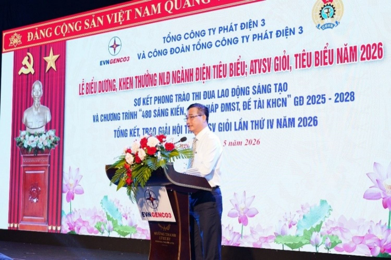 Ông Lê Văn Danh - Phó Bí thư Đảng ủy, Tổng Giám đốc Tổng Công ty ghi nhận và  gửi lời chúc mừng đến các tập thể, cá nhân đã đạt thành tích.