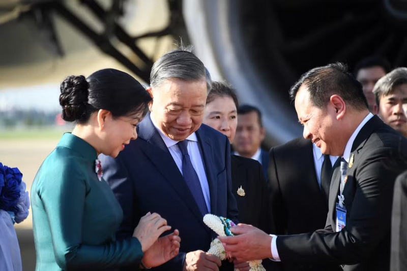 Đại diện Chính phủ Vương quốc Thái Lan đón Tổng Bí thư, Chủ tịch nước Tô Lâm và Phu nhân Ngô Phương Ly. Ảnh: Xuân Sơn-Minh Thắng