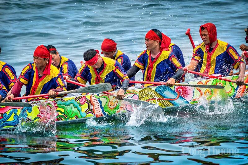Trong “Lễ hội du lịch biển đảo Quảng Ngãi năm 2026” diễn ra từ cuối tháng 5 đến hết tháng 6/2026, nhiều hoạt động được tổ chức, thu hút hàng nghìn vận động viên về tham dự. Ảnh: Nguyễn Dương