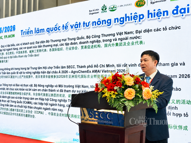Ông Huỳnh Tấn Đạt - Cục trưởng Cục Trồng trọt và Bảo vệ thực vật phát biểu tại lễ khai mạc.